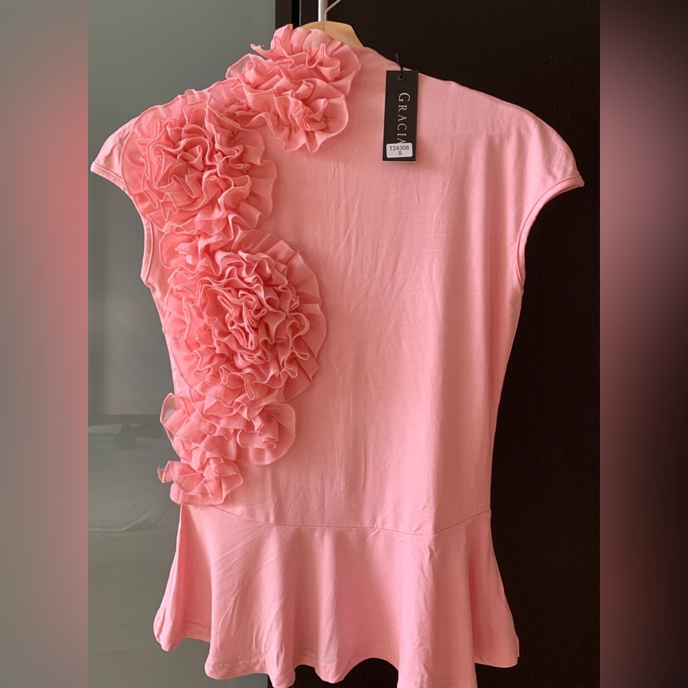 Gracia 3D Appliqué Top size S NWT